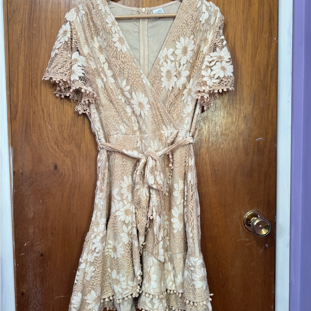 Selfie Leslie Cream Floral Mini Dress